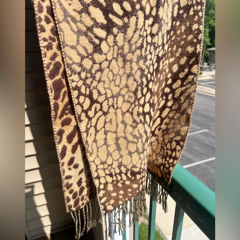 ✨🐆 Merona Brown Tan Animal Print Fringe Scarf 67” Long Soft Leopard Lightweight